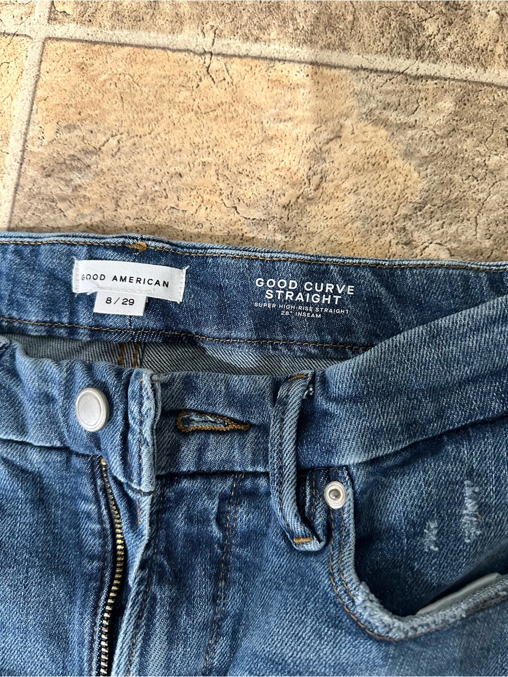 Good American Straight Leg Jeans in Medium Blue Wash